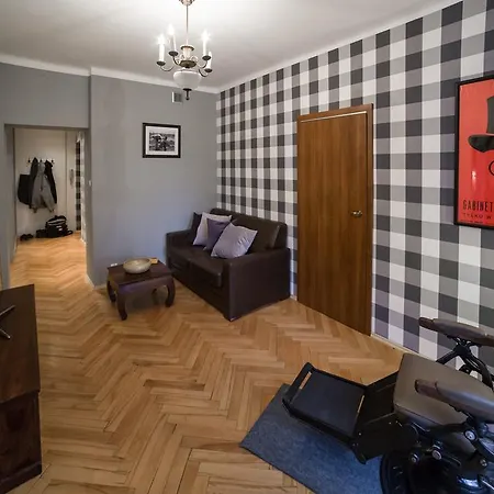 Stylish Budget Apartment *